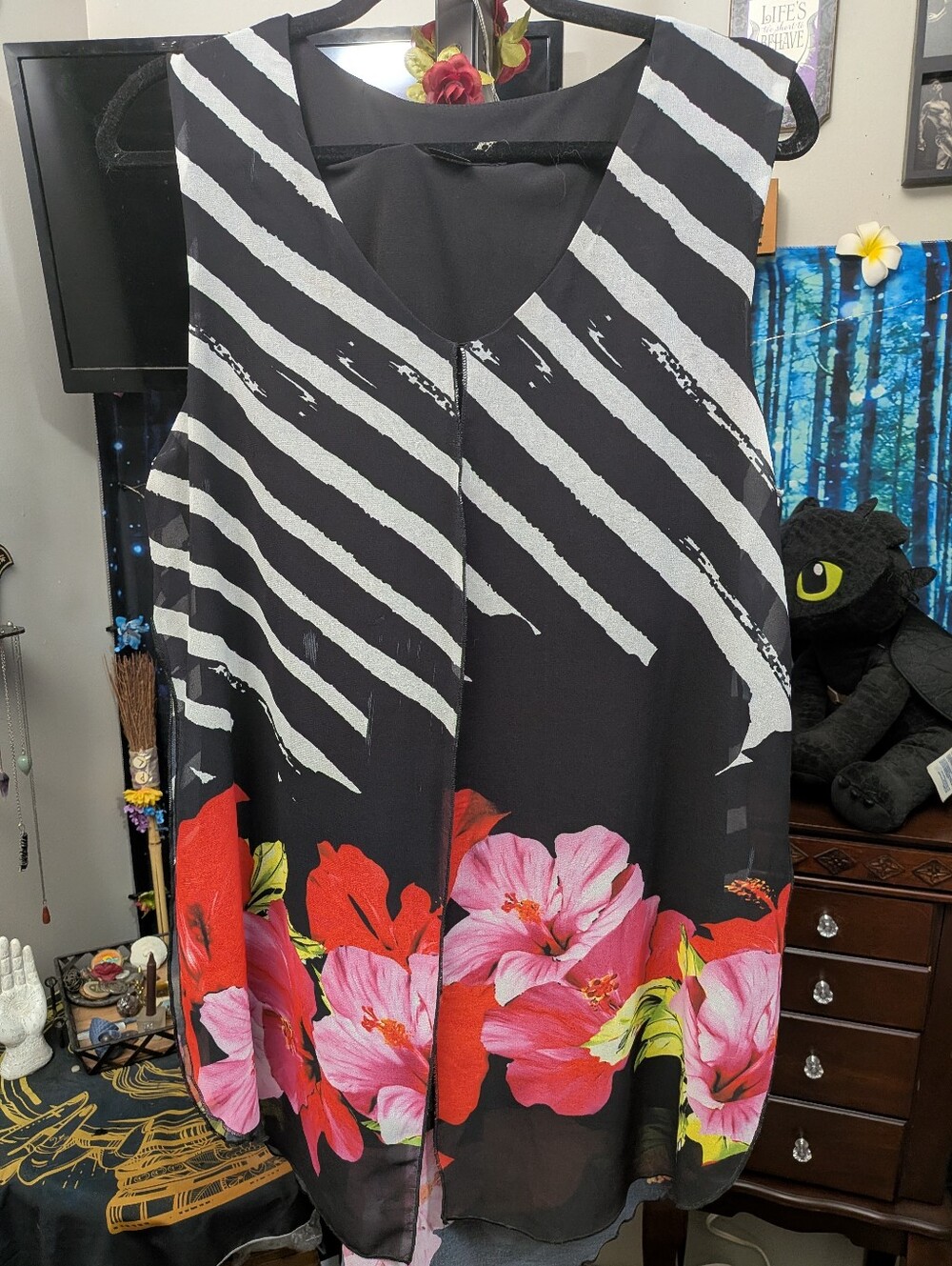 Michael Tyler Black Floral V-Neck Sleeveless Tunic Top, Size Large